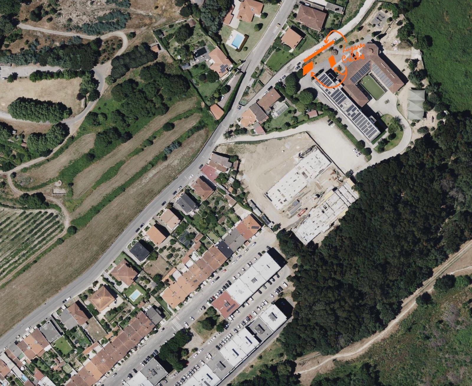 Lugares de estacionamento reservados às famílias da Creche